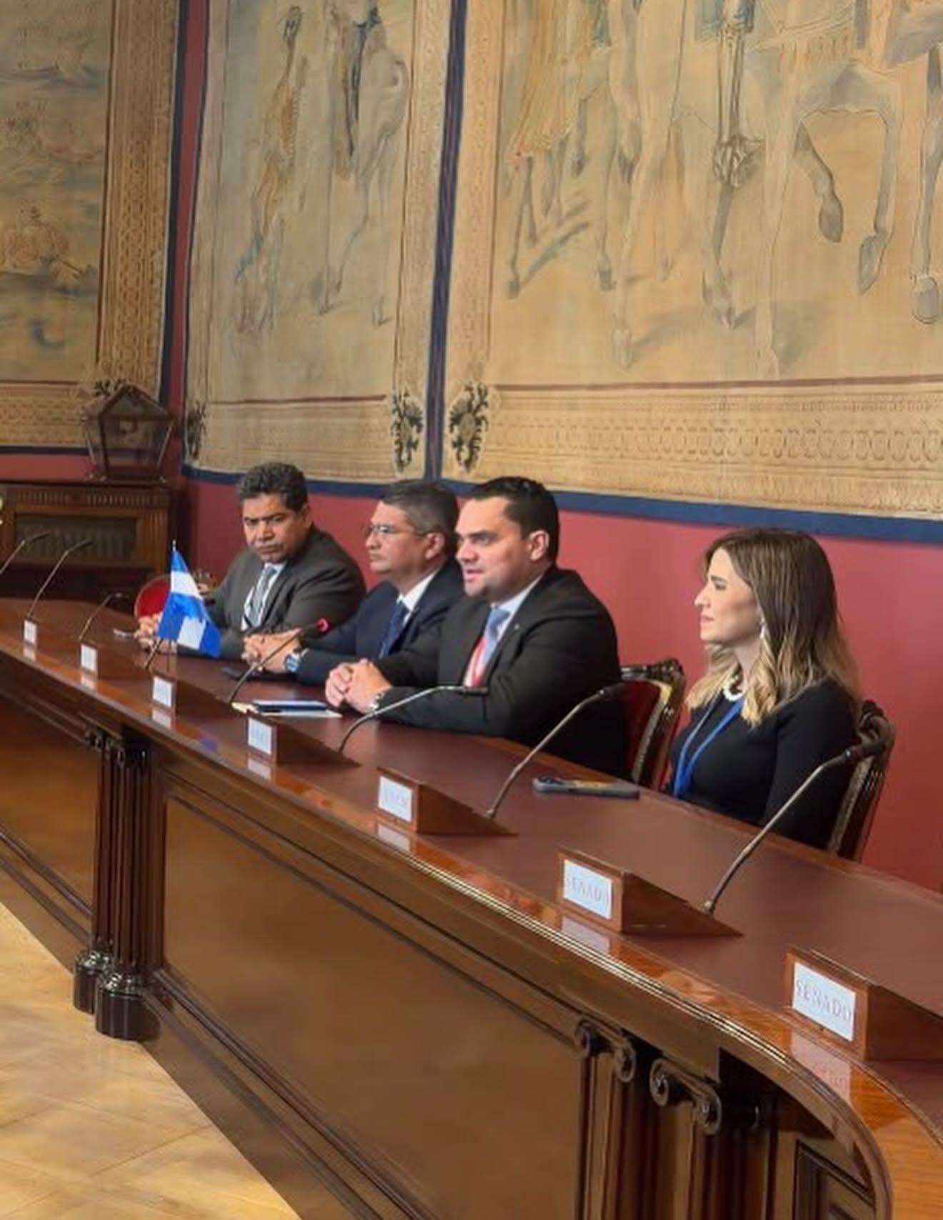 Reunión del Presidente Zambrano con Ruslan