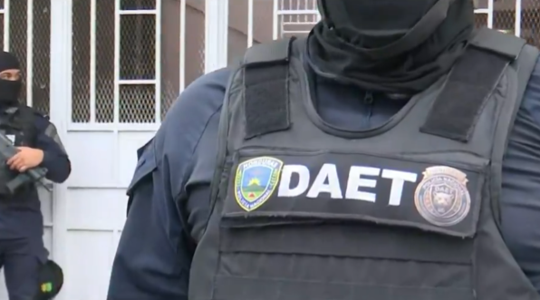 Elementos de Fuerzas Especiales participaron en el operativo ejecutado este jueves en el barrio Villa Adela, Comayagüela.