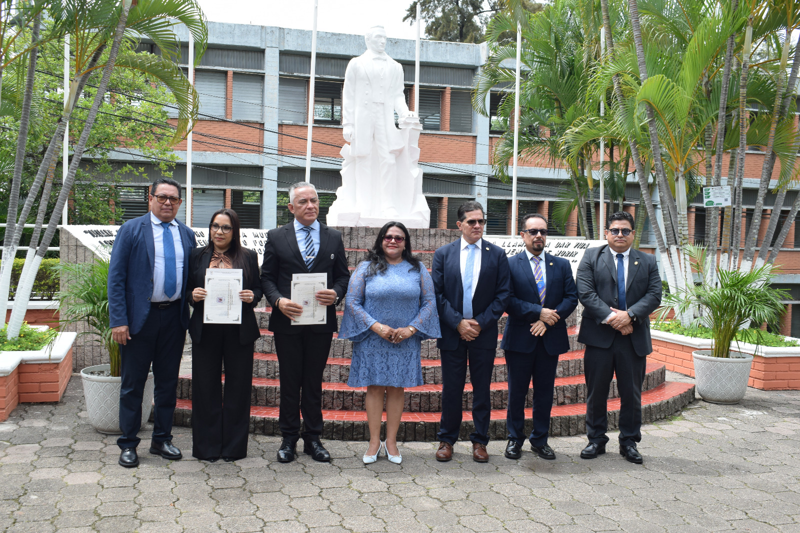 Autoridades, universitarios, docentes e invitados especiales formaron parte de la ceremonis de los 235 años del prócer Francisco Morazán.