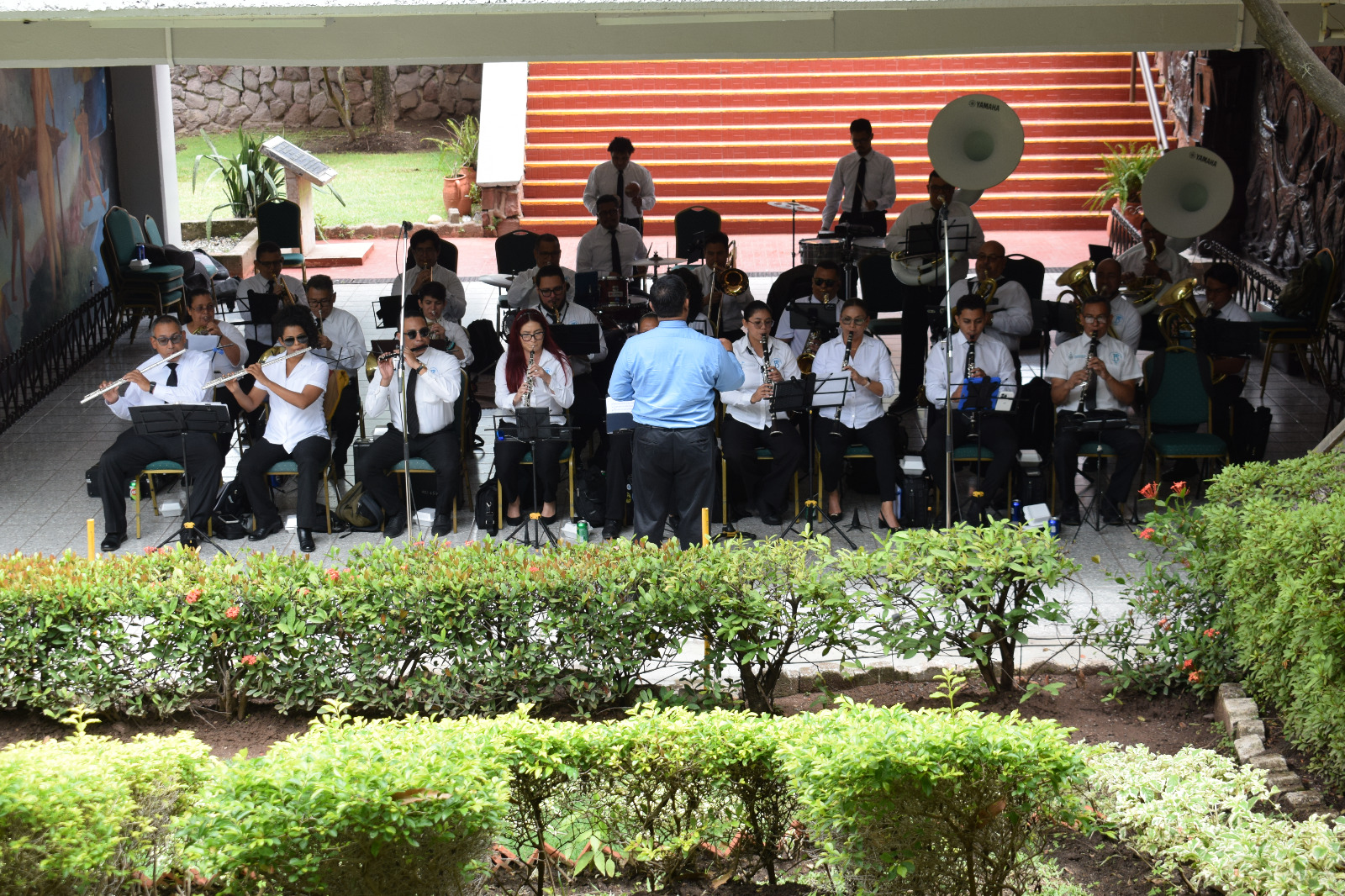 Durante la ceremonia, la Banda de los Supremos Poderes ofreció un concierto.