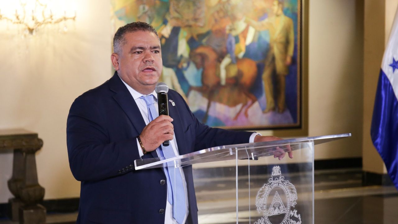 El presidente de la Asociación de Municipios de Honduras (Amhon), Juan Carlos Molina