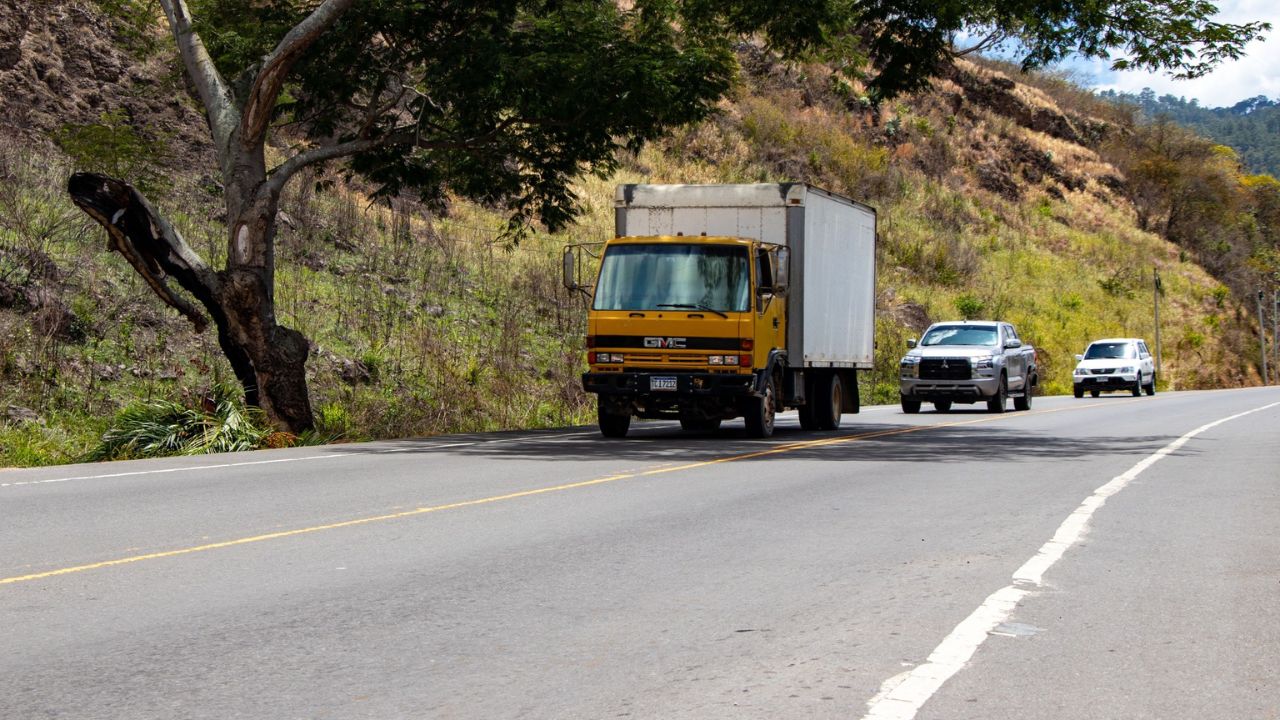 ¿Qué hacer si tu vehículo se avería en carretera? Sigue estas recomendaciones