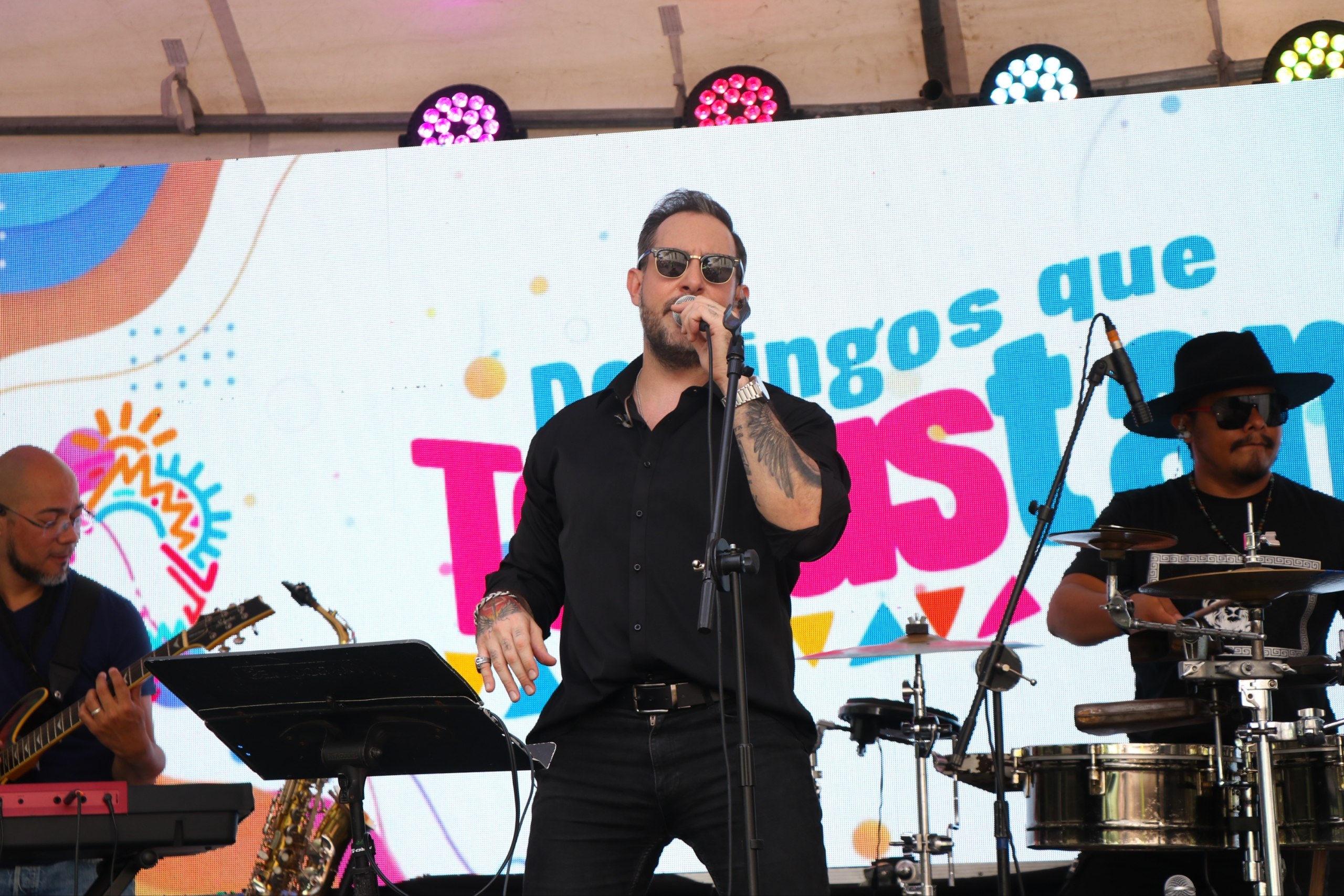 Kike Rosa cantante hondureño, que contagió con su alegría a los capitalinos.