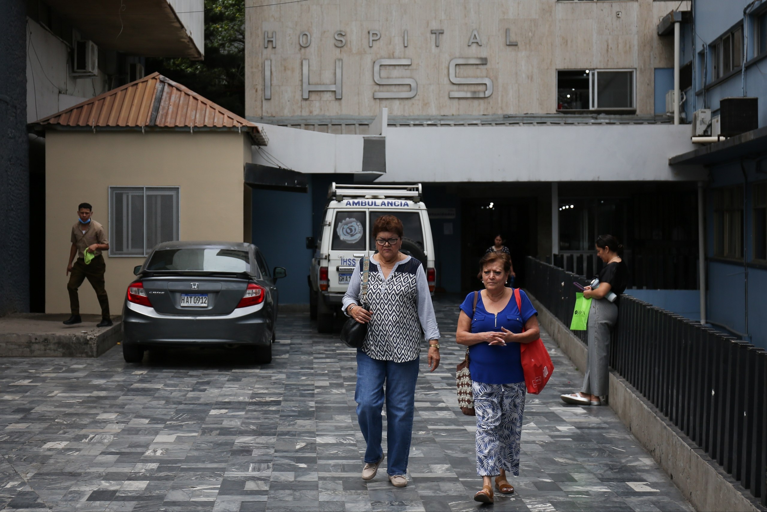 Los médicos recomiendan buscar atención ante síntomas que puedan corresponder a un cuadro de dengue, especialmente cuando la fiebre persiste.