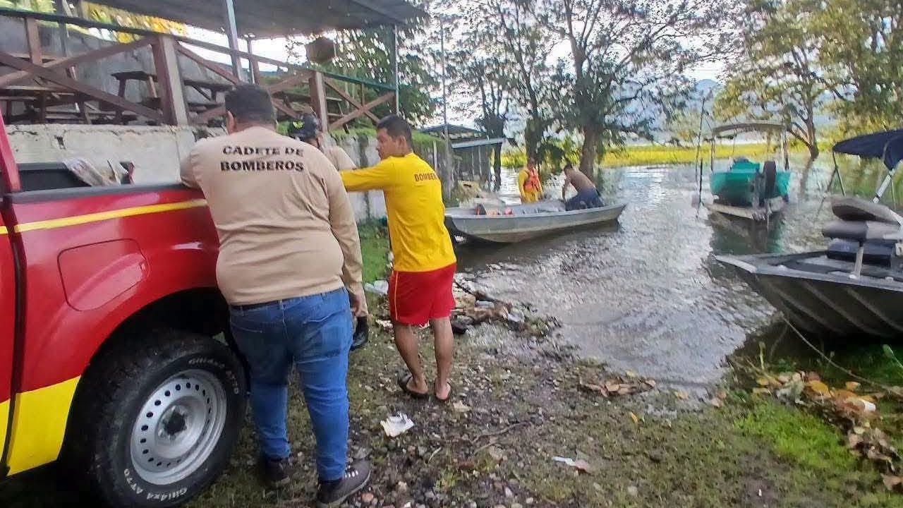 Cuatro turistas desaparecen tras salir en lancha durante tormenta en el Lago de Yojoa