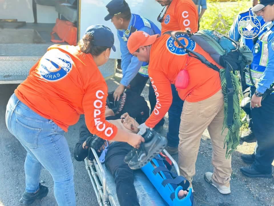 COPECO brindó atención prehospitalaria a un ciudadano que sufrió un accidente de tránsito