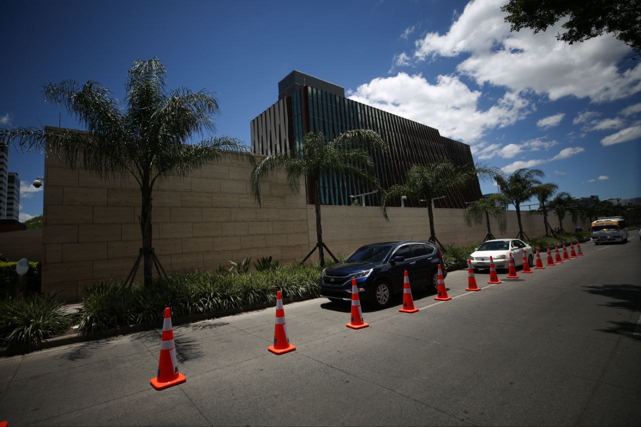 La Embajada de Estados Unidos retomará sus actividad el martes 13 de octubre.