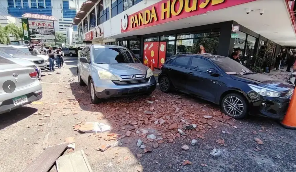 El movimiento se sintió con fuerza en la ciudad de Panamá y en distintas regiones del país. Como medida preventiva, trabajadores y residentes evacuaron edificio