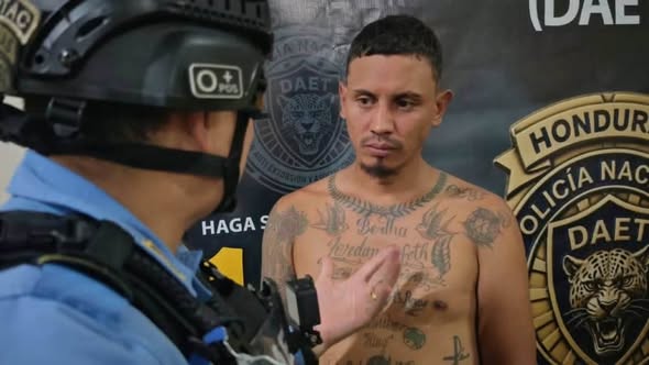 De acuerdo con los investigadores, “Chelito” estaría vinculado presuntamente a los delitos de asociación terrorista y extorsión.