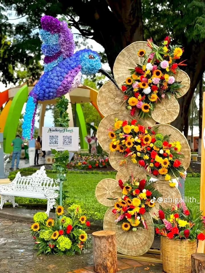 Entre pétalos, tonalidades y detalles cuidadosamente elaborados, el festival invitó a descubrir el encanto de las flores más allá de los jardines tradicionales.