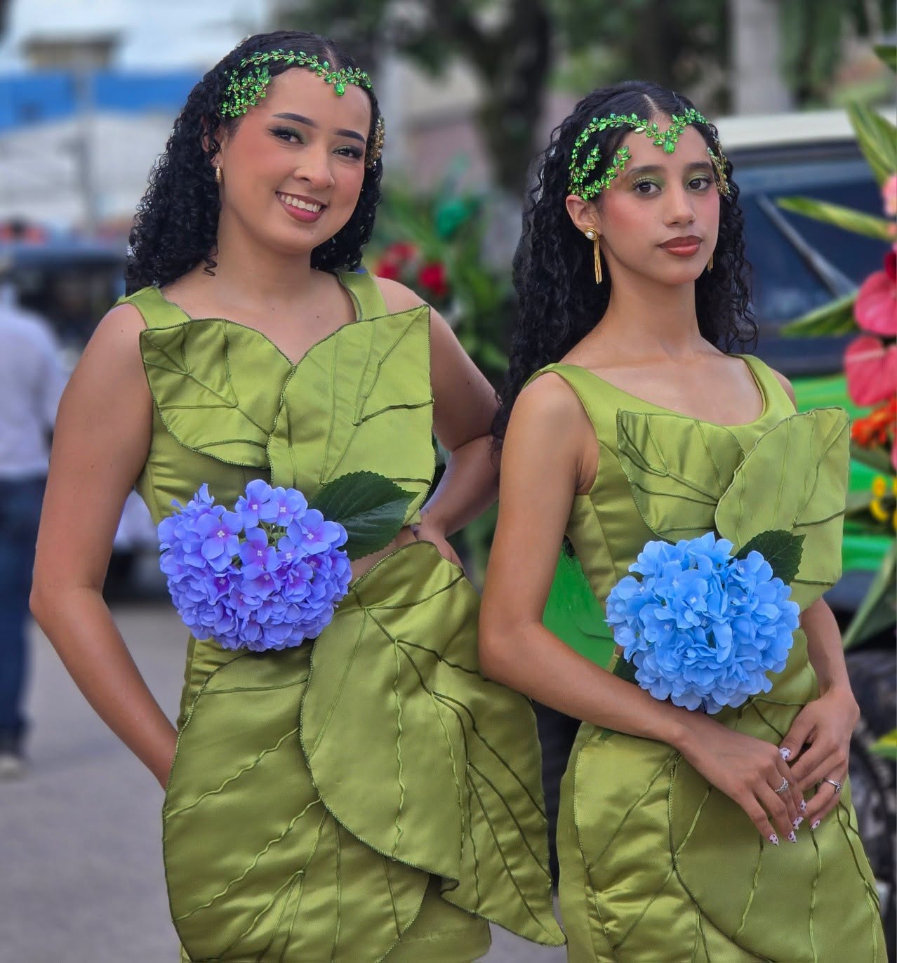 Los trajes inspirados en distintas especies florales aportaron movimiento y color al recorrido.