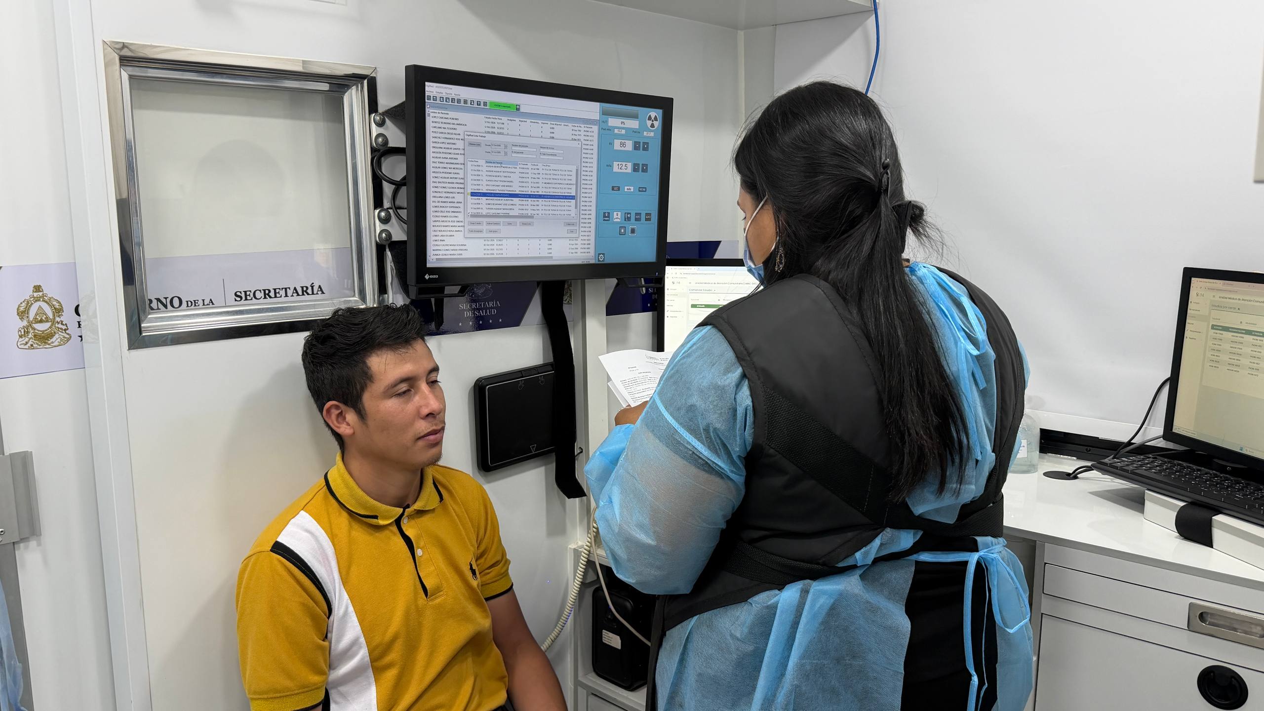 Persona recibiendo atención médica.