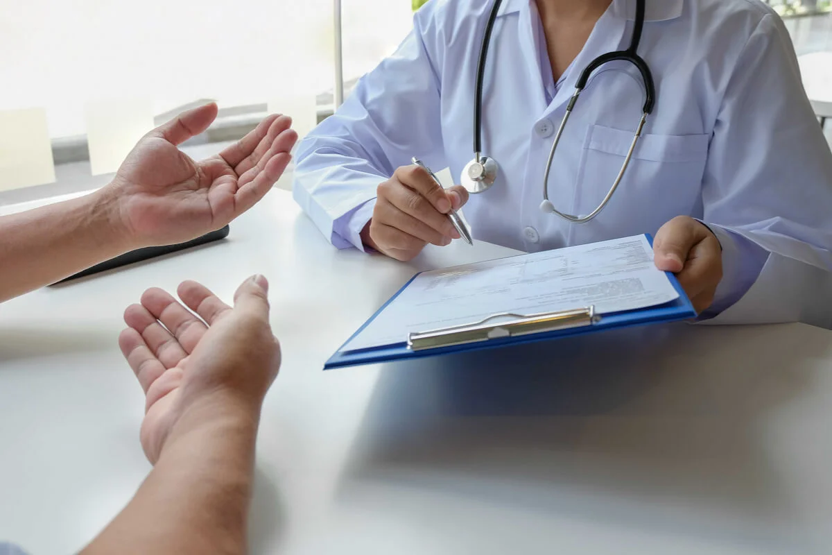 Salud llama a médicos a reincorporarse a sus laboras mientras avanzan pagos