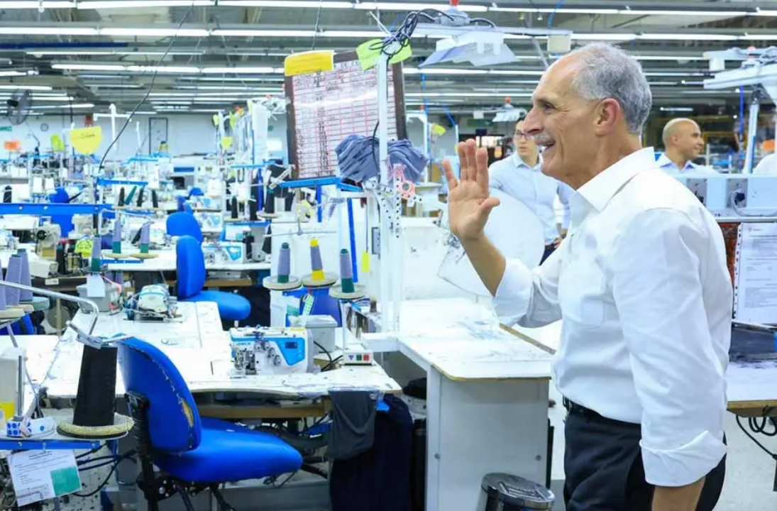 Presidente Asfura visita industria