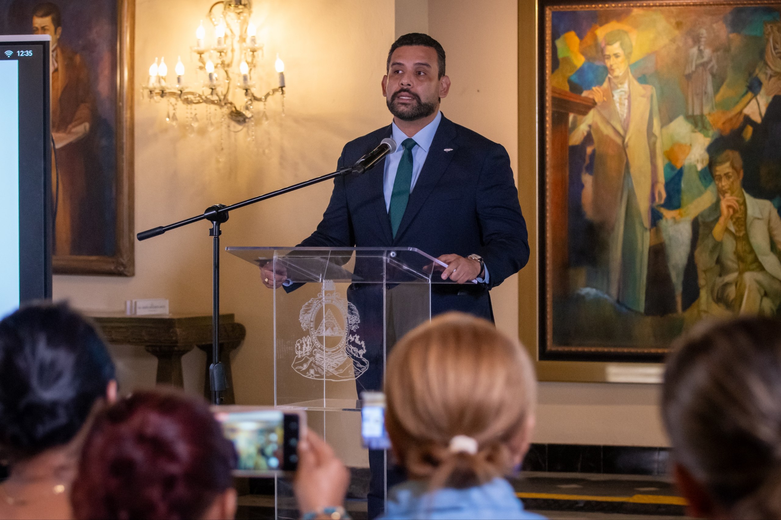 El subsecretario de la Sesal, Eduardo Midence, informó que los médicos especialistas que no participen en la asamblea será multado.