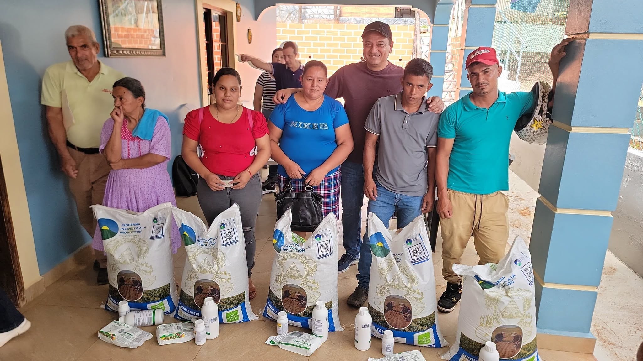 Entrega de kits en Santa Barbara.