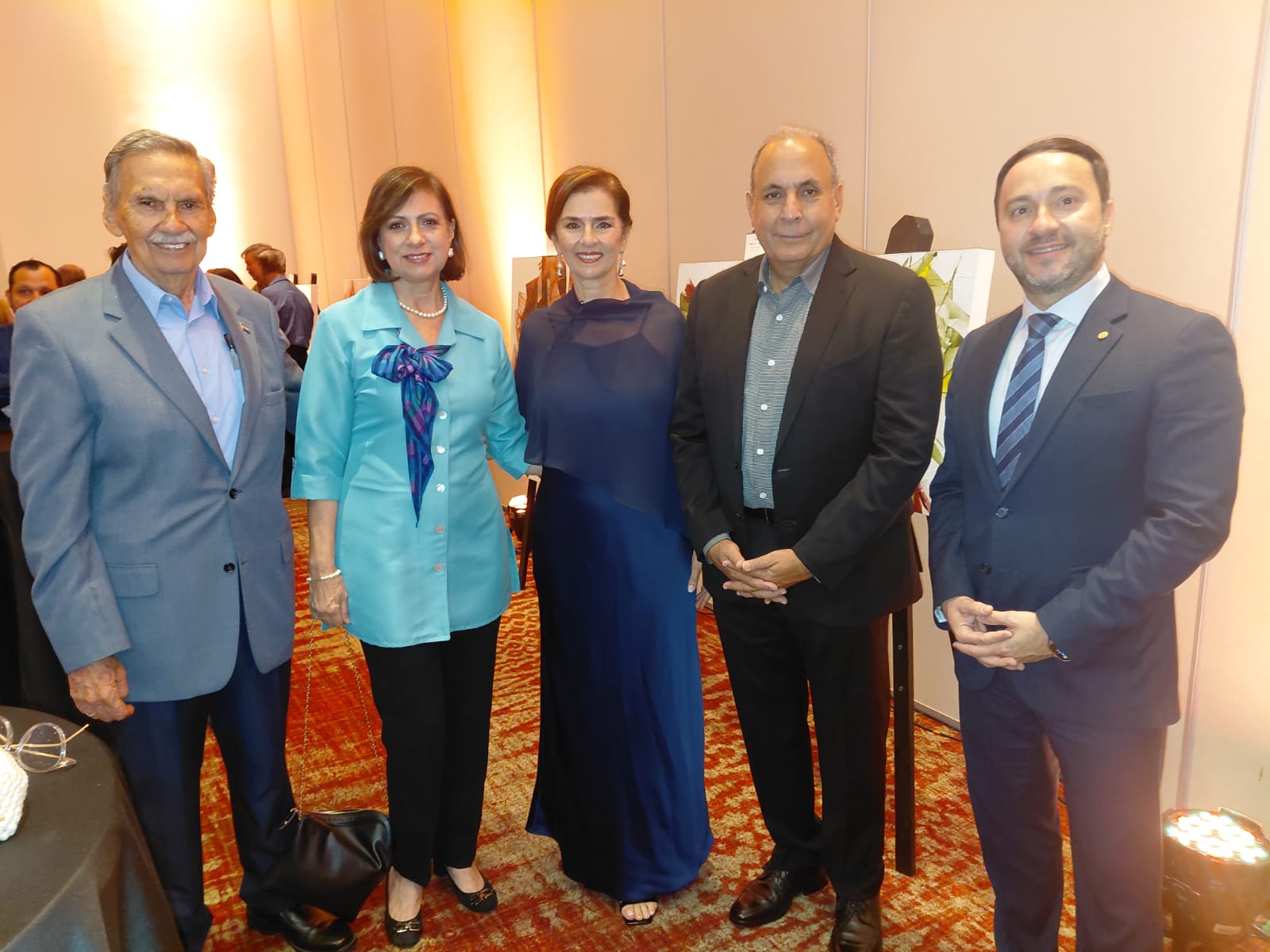 Invitados y fans de la Pintura aplaudieron las obras de Suyapa Monterroso