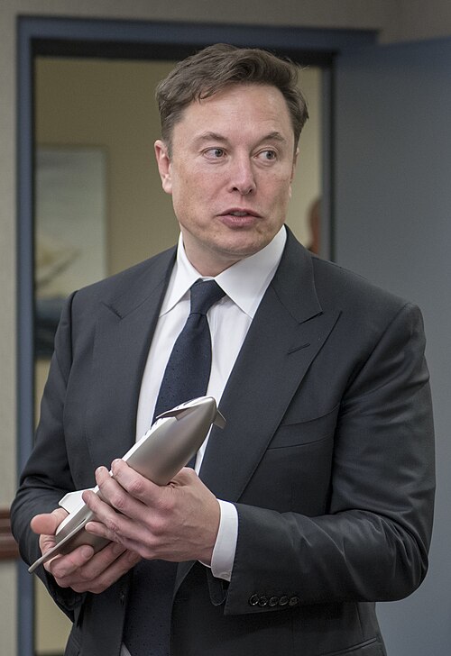 Elon Musk presentó el nuevo Tesla Roadster, equipado con propulsores desarrollados con tecnología de SpaceX.