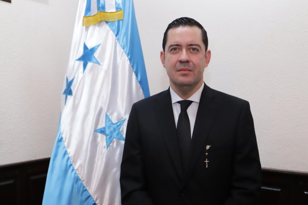 Secretario de Finanzas Emilio Hernández  H+ercules