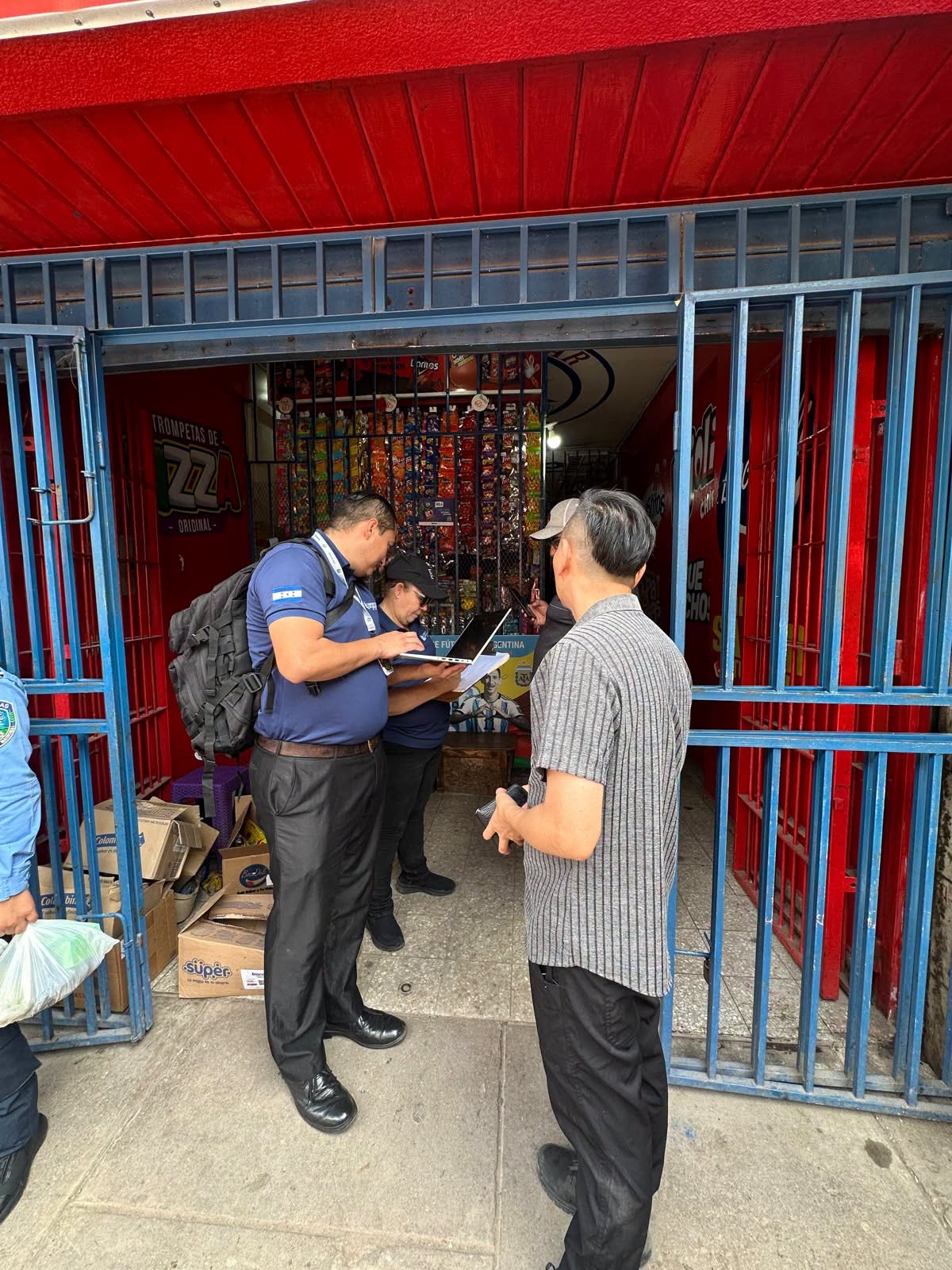 Instituo Nacional de Migración inspecciona comercios chinos