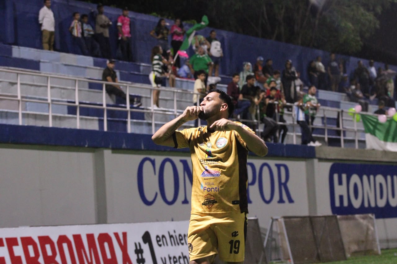 Olvin Zamora esta noche anotó su primer gol