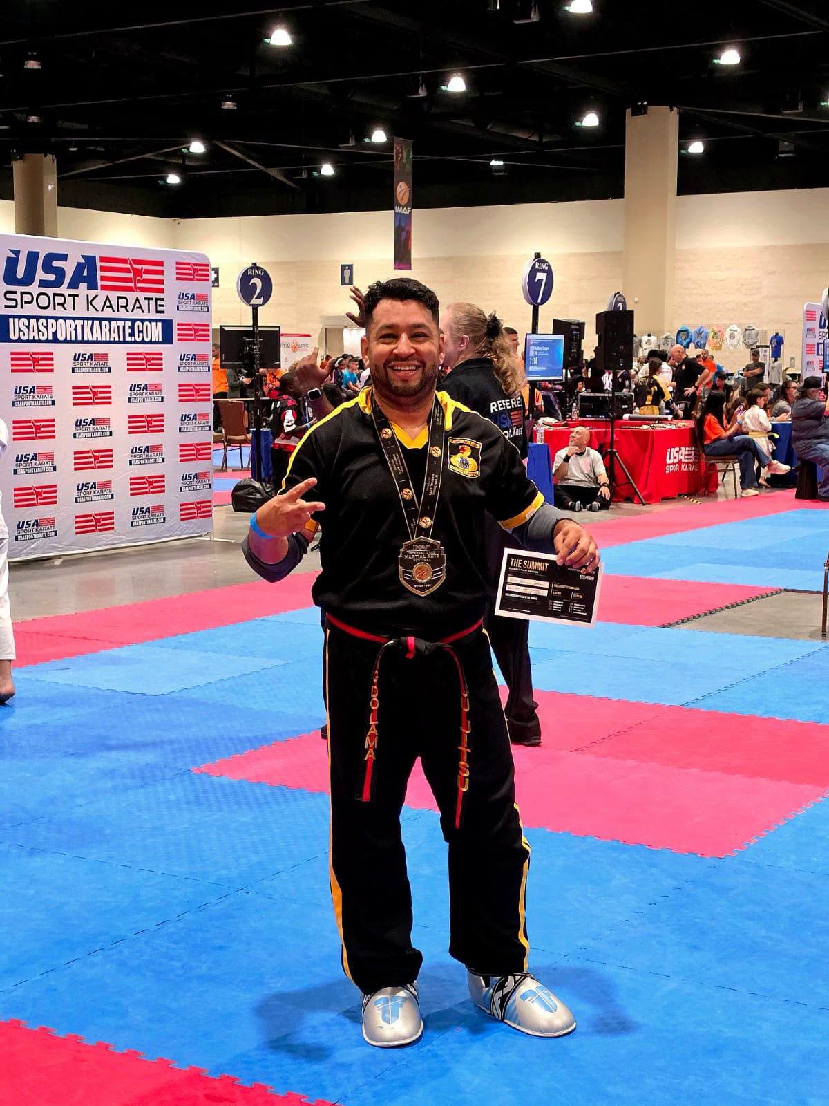 Hugo Recinos Seaman se coronó campeón en la modalidad de Point Fighting, mayores de 40 años.