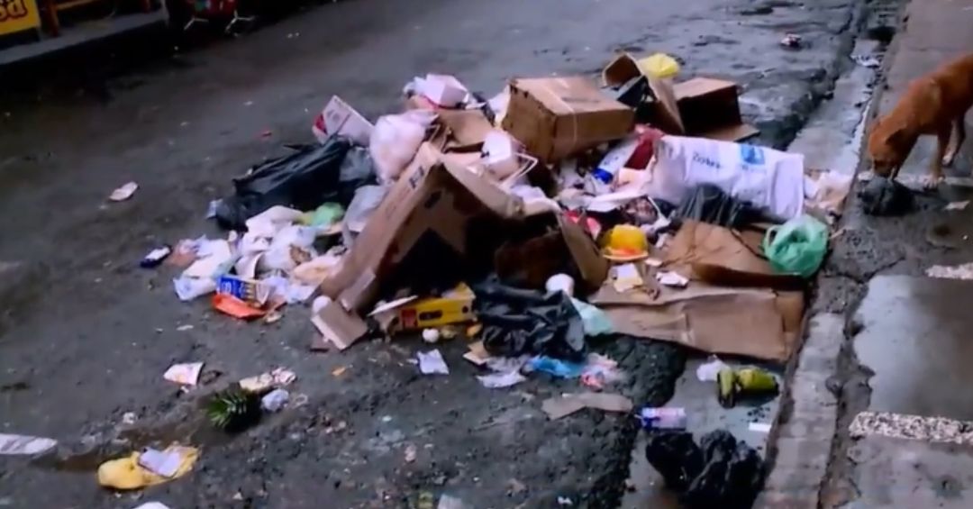 3. La basura en ríos y quebradas aumenta los riesgos durante la temporada lluviosa.