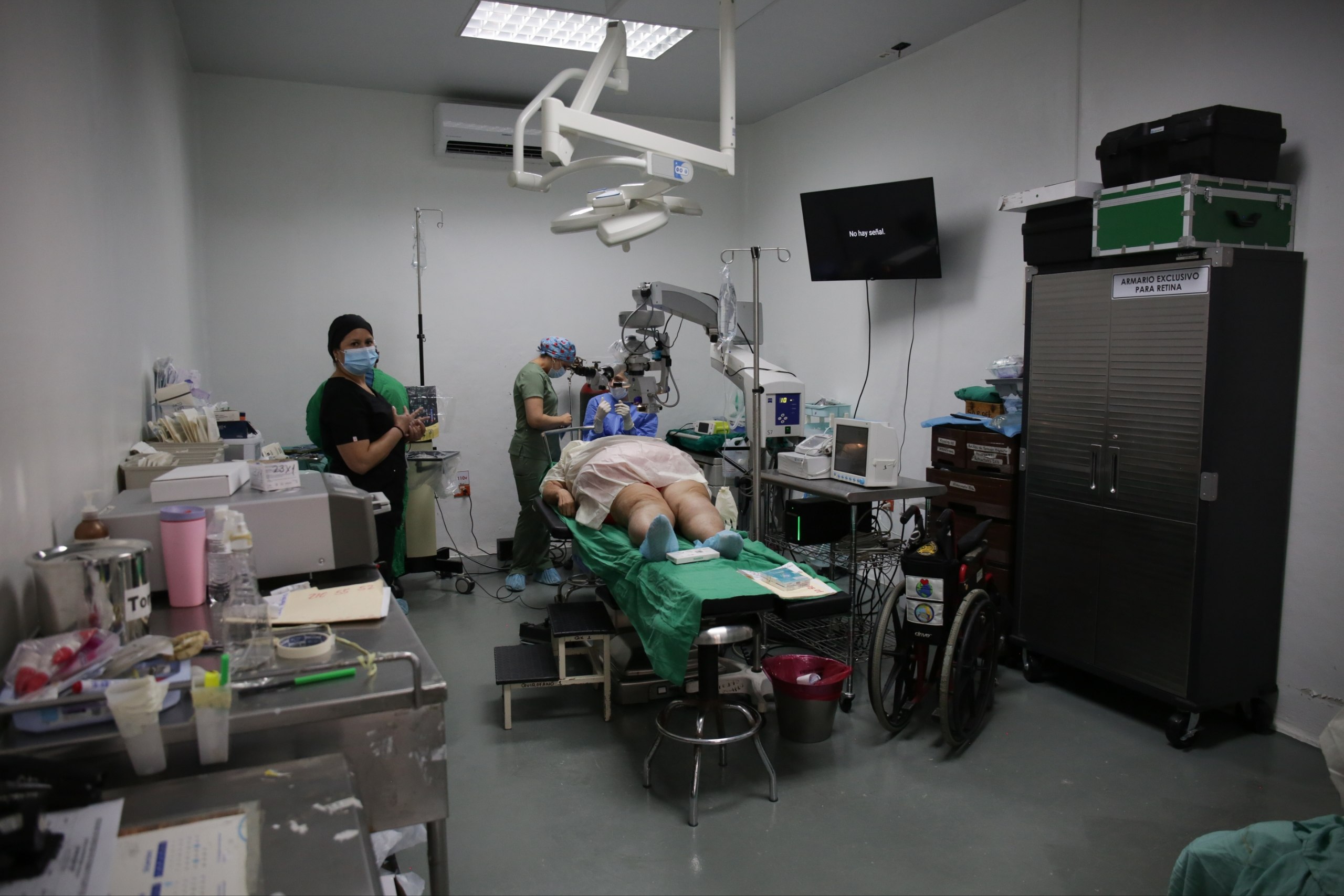 La contratación de hospitales privados busca apoyar al sistema público y acelerar la atención de pacientes que esperan una intervención quirúrgica.
