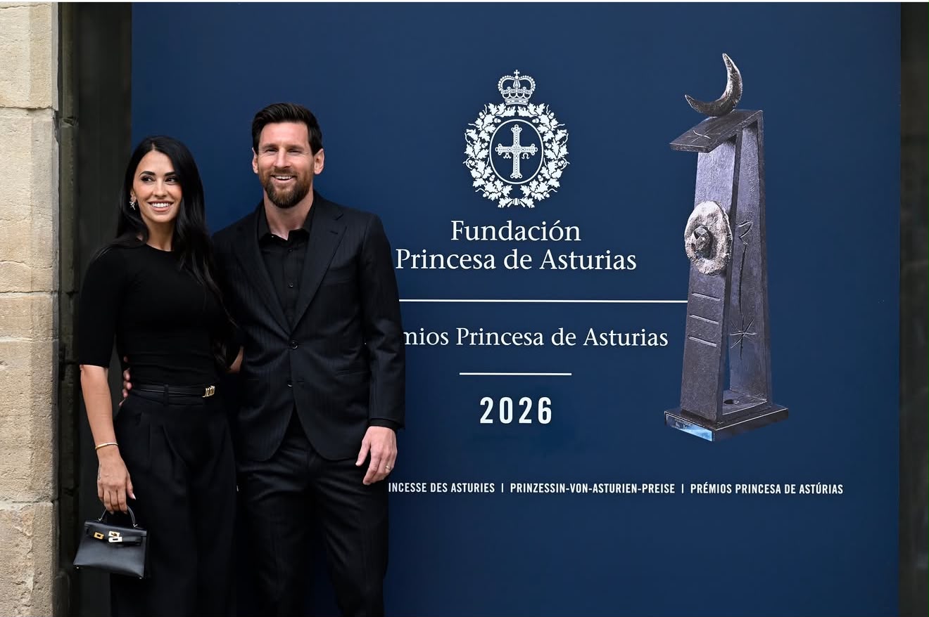 La pareja argentina compartió un mometno agradable entre autoridades españolas y aficionados.