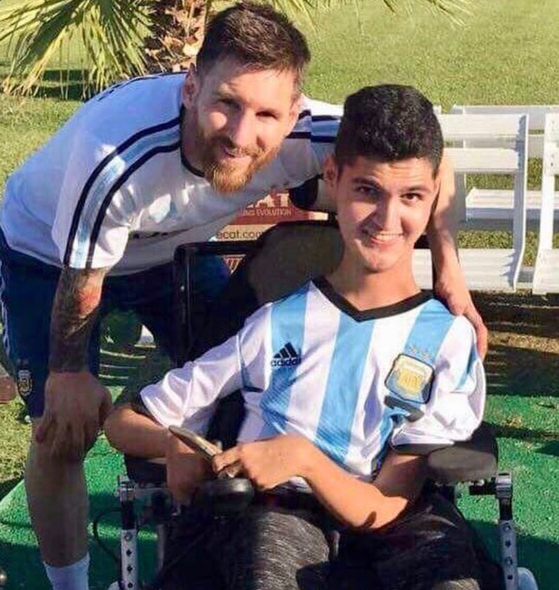 Franco Greco se coronó mejor jugador de la Liga Nacional con una silla donada por la Fundación Leo Messi.