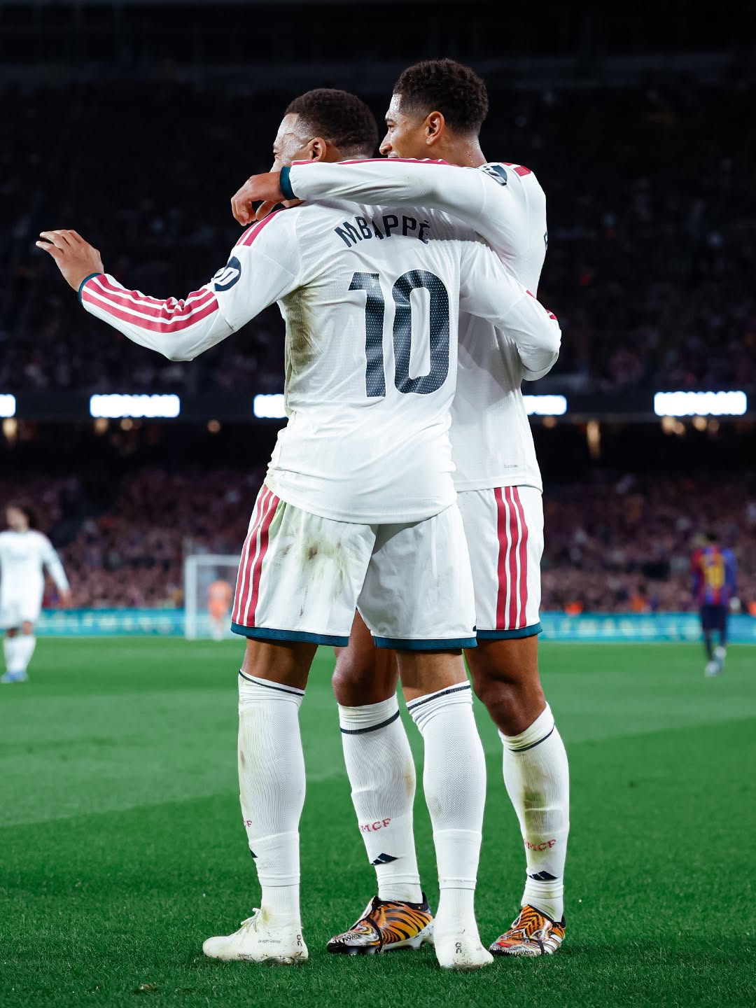 Real Madrid derrota a Barcelona 1-2.