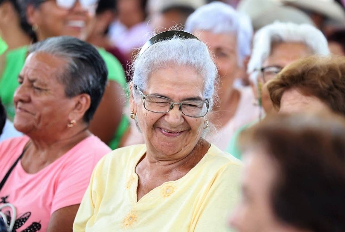 Los adultos de la tercera edad reciben un 25 % y de la cuarta hasta un 35 %.
