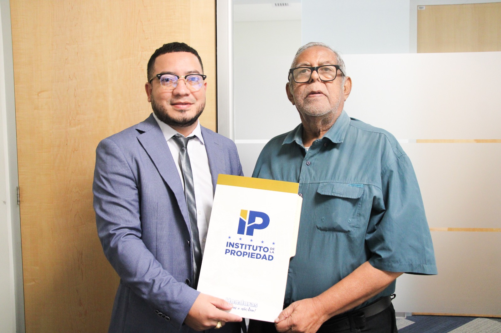 La titulación brinda respaldo jurídico a las familias para proteger sus terrenos y su patrimonio.