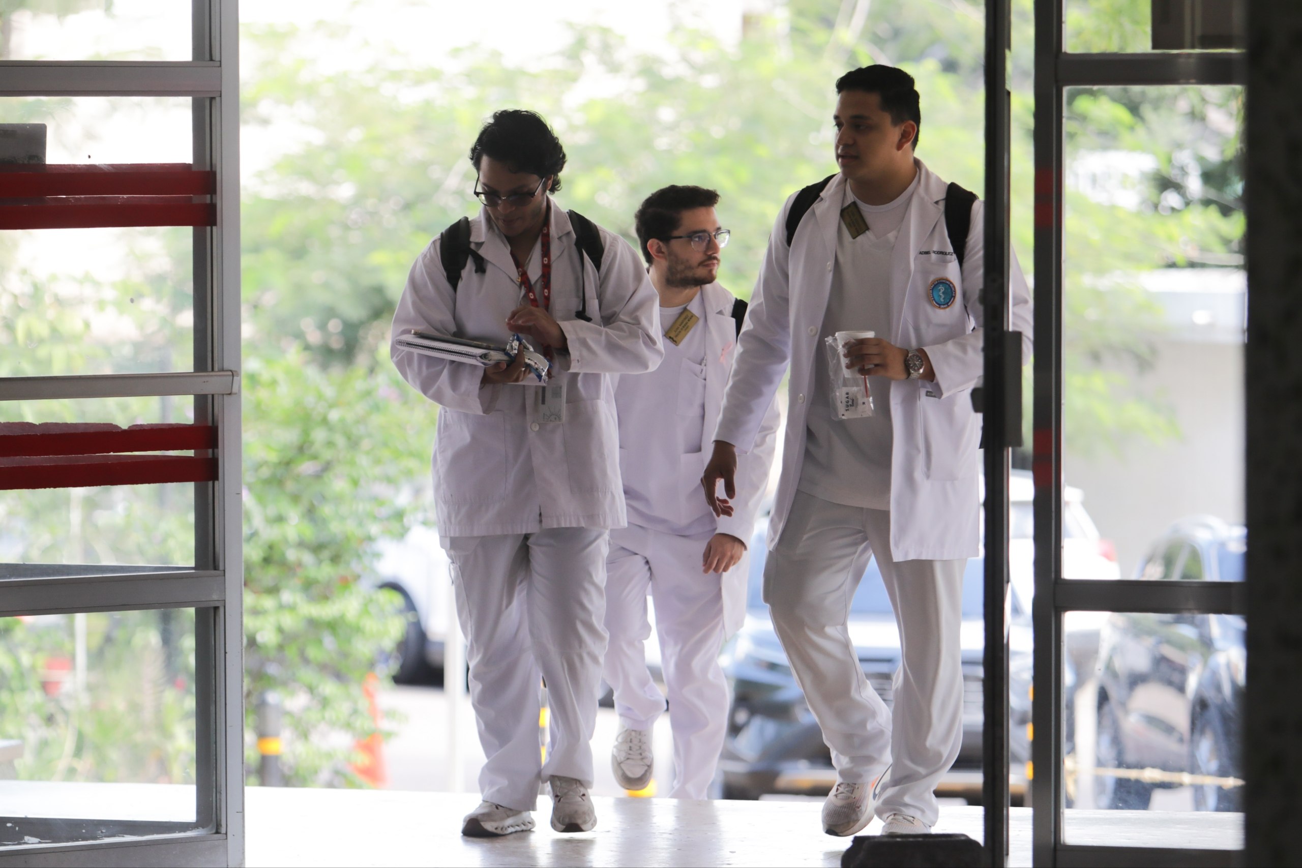 La auditoría busca verificar la asistencia del personal y la correspondencia entre las plazas y las funciones desempeñadas.