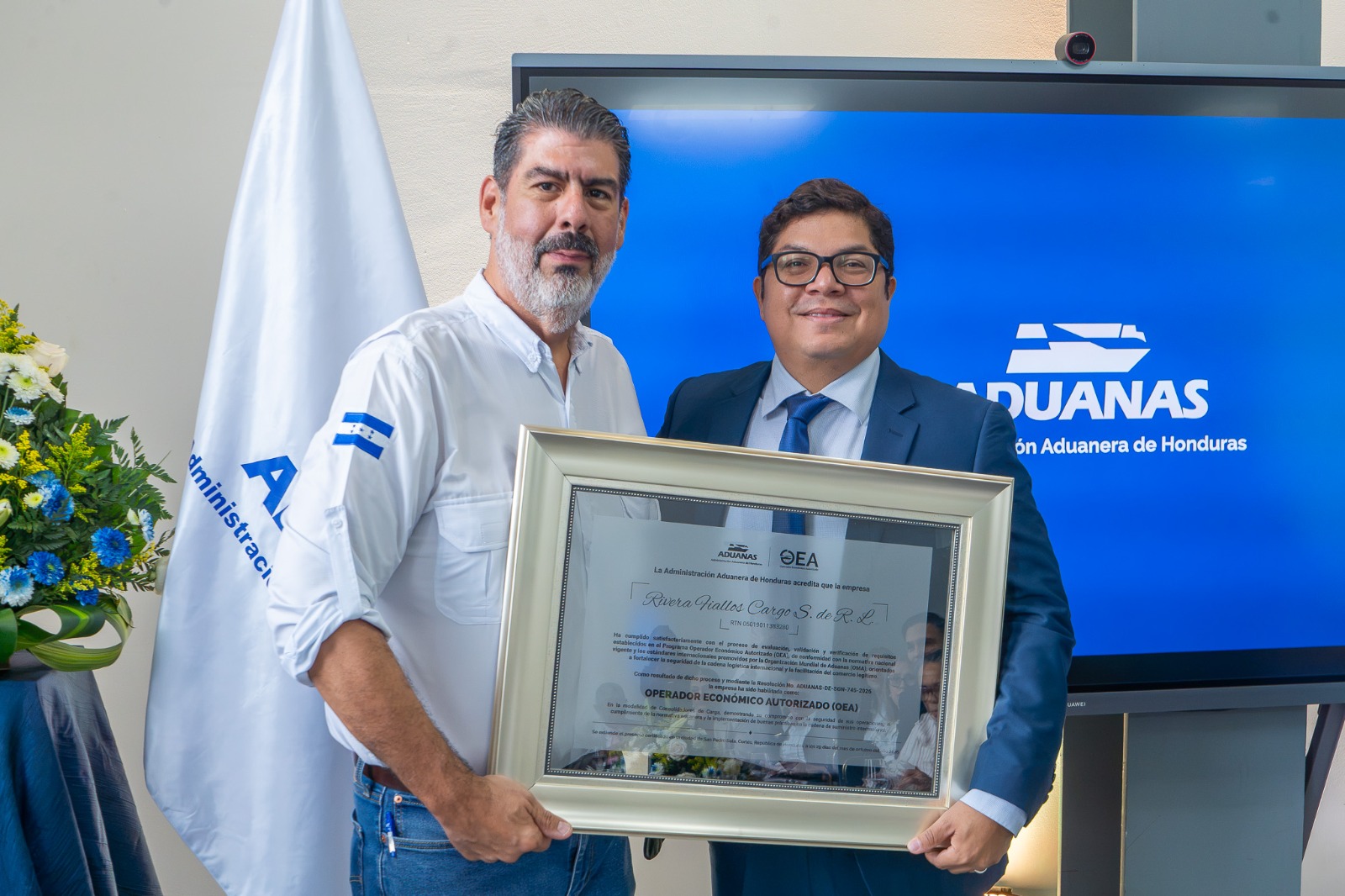 Rivera Fiallos Cargo S. de R. L. es una empresa hondureña.