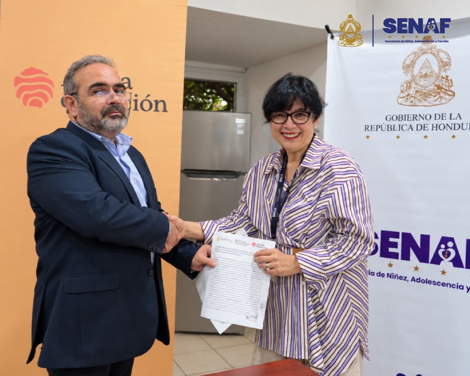 titular de la Senaf, Ada María Mejía Signorelli, y el director de país de Ayuda en Acción Honduras, Jesús Pérez Marty.