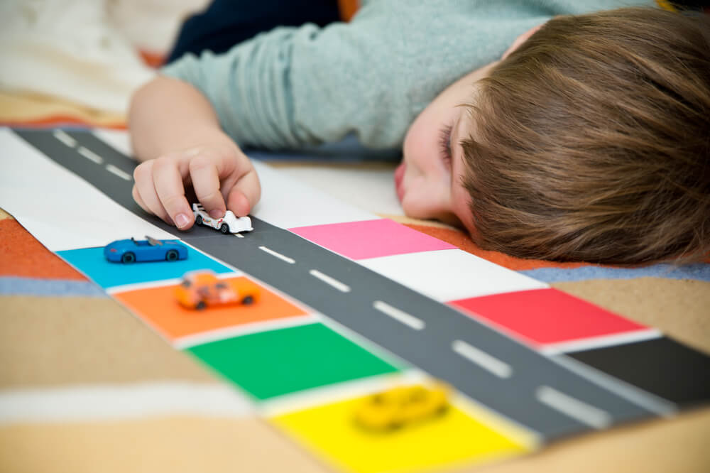 juego-simbolico-nino-con-autismo.jpg